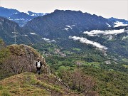 58 In discesa dal Corno Zuccone bella vista sulla Val Taleggio e sulla croce dell'anticima